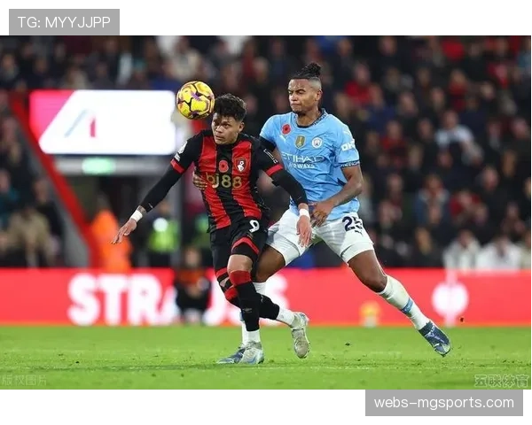 布伦特福德边后卫内收协防策略 五人屏障有效限制对手进攻空间